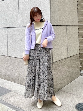 「ロゴニット」｜「アイテム（その他シューズ）」を使った、AYANOさん（レディース・162cm）の春コーディネート