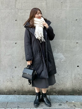 「アイテム（ジャンパースカート）」を使った、AYANOさん（レディース・162cm）の冬コーディネート