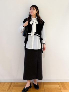 「ニットベスト」｜「アイテム（スカート、グレー系）」を使った、AYANOさん（レディース・162cm）の冬コーディネート