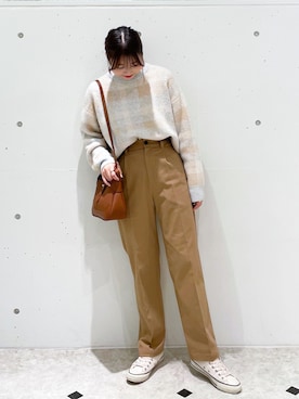 「アイテム（チノパンツ、イエロー系）」を使った、AYANOさん（レディース・162cm）の冬コーディネート