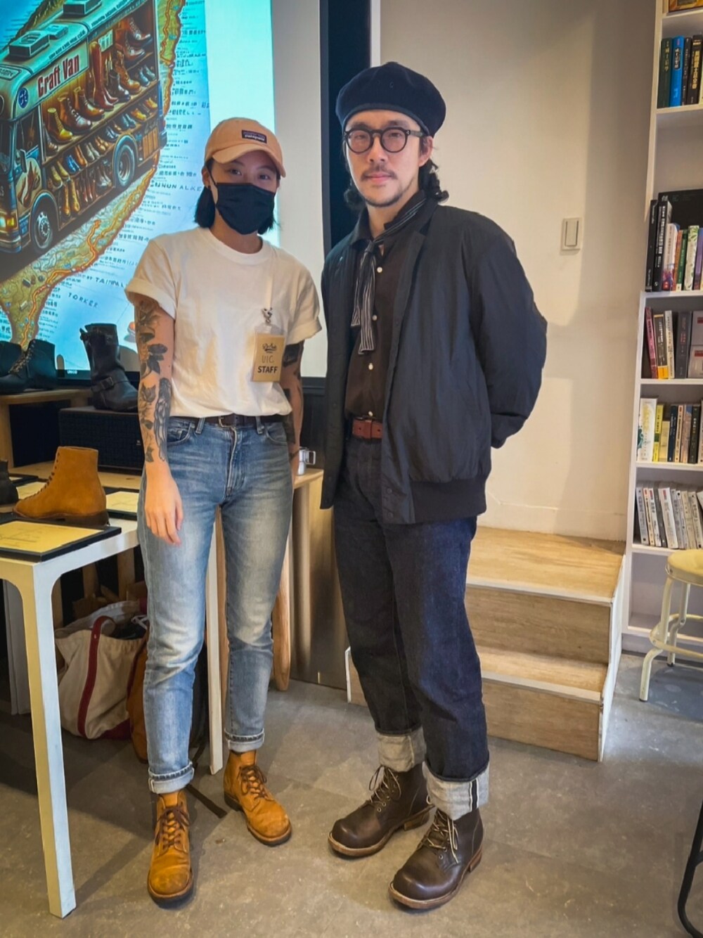 「VIBERG BOOTのアイテム（ブーツ、ブラウン系）」を使った、Mixxさん（メンズ・171cm）の春コーディネートの1枚目の写真