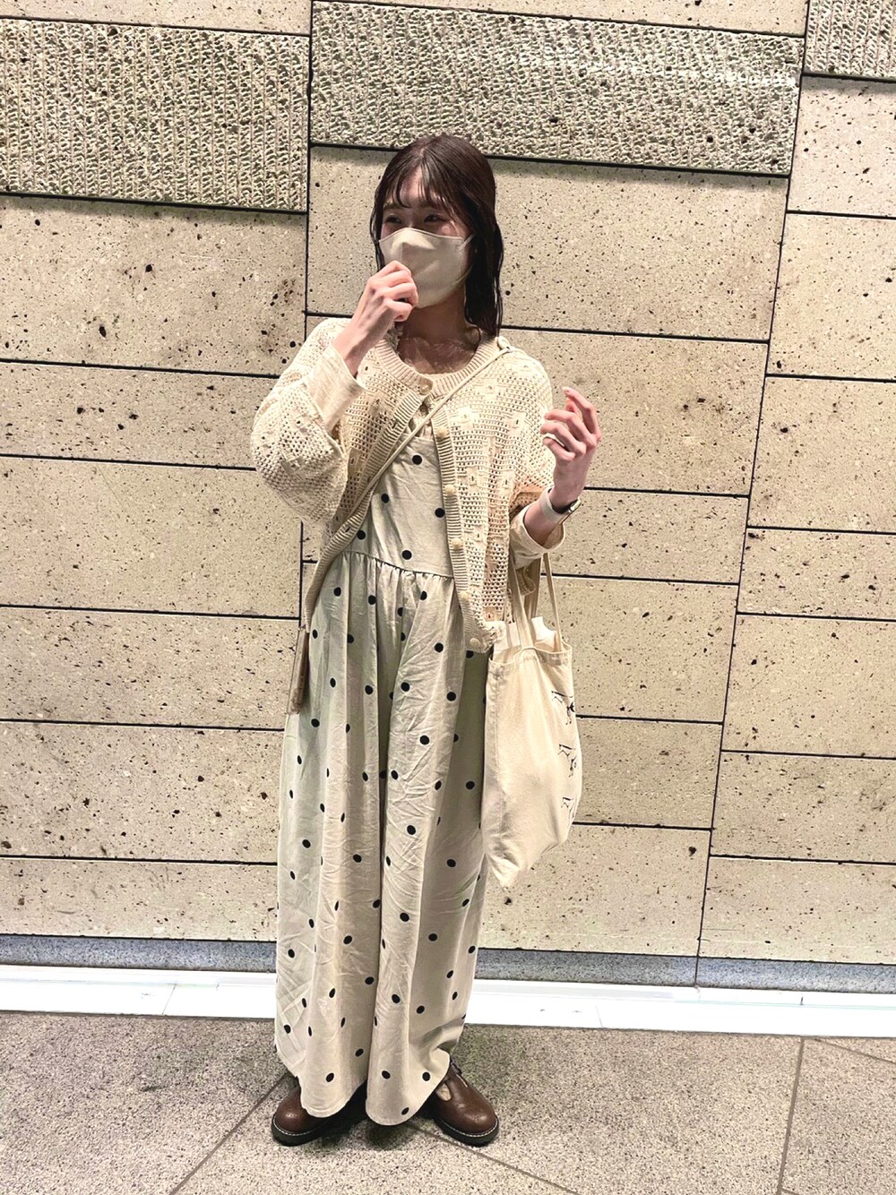 「ベージュ、ベージュコーデ、春色、おでかけ、春、おしゃれさんと繋がりたい、SM2、エヘカソポ」｜「Samansa Mos2のアイテム（トートバッグ、ベージュ系）」を使った、ミカさん（レディース・164cm）の春コーディネートの1枚目の写真