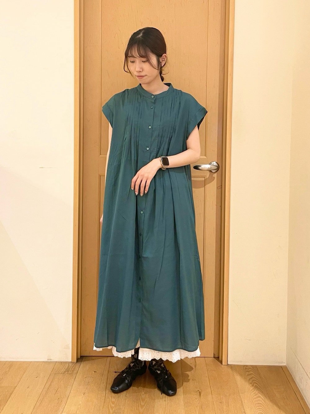 「夏ファッション、ワンピース、Samansa Mos2、グリーン、夏コーデ、オトナカジュアル、高身長女子」｜「Samansa Mos2のピンタックフレンチワンピース（ワンピース、グリーン系）」を使った、ミカさん（レディース・164cm）の夏コーディネートの1枚目の写真