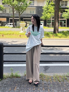 「CIAOPANIC TYPY（チャオパニックティピー）の【UNISEX】【プラスサイズあり】ポコポコメッセージロゴTEE（Tシャツ/カットソー、ホワイト系）」を使った、速見ちひろさん（レディース・163cm）の春コーディネート