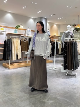 「FILA（フィラ）の【 FILA 別注 】レースドッキング裏毛クルースウェット（スウェット、グレー系）」を使った、速見ちひろさん（レディース・163cm）の秋コーディネート