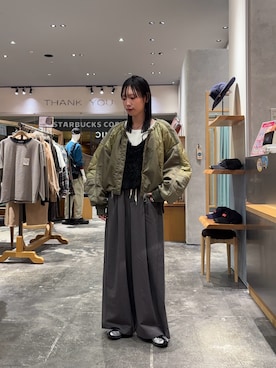 「スラックスパンツ」｜「アイテム（ブルゾン）」を使った、速見ちひろさん（レディース・163cm）の秋コーディネート