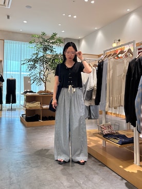 「CIAOPANIC TYPY（チャオパニックティピー）の【willow】アイレット半袖スナップカーデキャミセット（Tシャツ/カットソー、ブラック系）」を使った、速見ちひろさん（レディース・163cm）の夏コーディネート