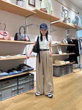 「CIAOPANIC TYPY（チャオパニックティピー）の【UNISEX】タックボリュームワイドスラックスパンツ/サイドラインスラックス（スラックス、ベージュ系）」を使った、速見ちひろさん（レディース・163cm）の春コーディネート