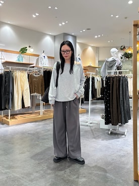 「CIAOPANIC TYPY（チャオパニックティピー）の【 FILA 別注 】レースドッキング裏毛オフショルダースウェット（スウェット、グレー系）」を使った、速見ちひろさん（レディース・163cm）の秋コーディネート