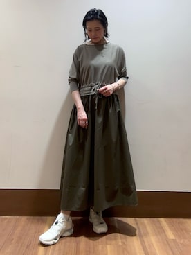 「ITEMS URBANRESEARCH（アイテムズ アーバンリサーチ）のニットドッキングワンピース（ワンピース、ブルー系）」を使った、MAEDA KANAさん（レディース・163cm）の春コーディネート