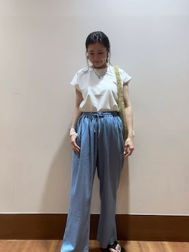 「ITEMS URBANRESEARCH（アイテムズ アーバンリサーチ）のアイテム（Tシャツ/カットソー）」を使った、MAEDA KANAさん（レディース・163cm）の夏コーディネート