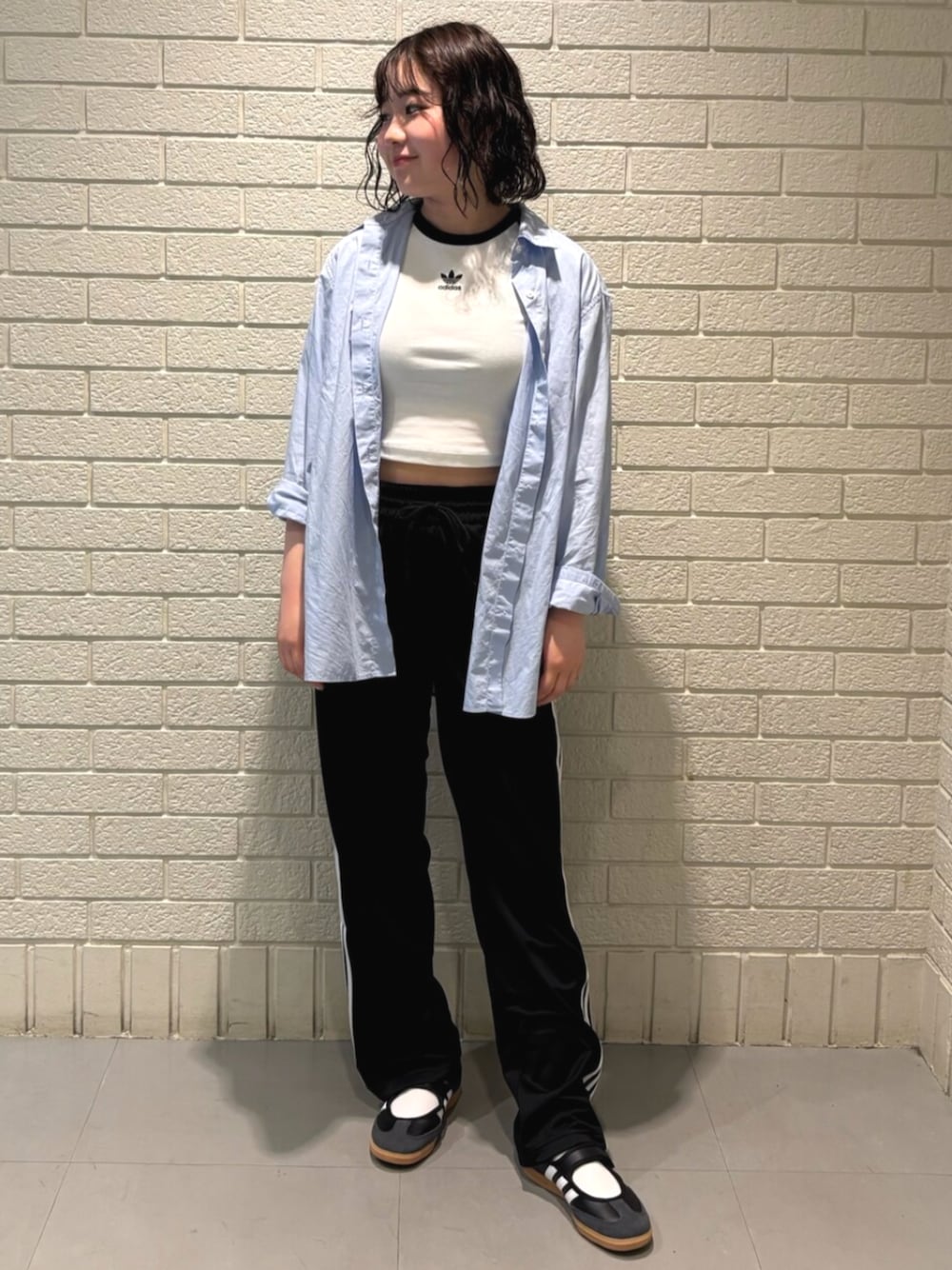 「adidas、adidas originals、アディダス、アディダスオリジナルス、サンバ、スリーストライプス、クロップドトップス」｜「adidasのスリーストライプス 半袖ベビーTシャツ / アディダスオリジナルス adidas Originals（Tシャツ/カットソー、ホワイト系）」を使った、Yuzuさん（レディース・155cm）の夏コーディネートの1枚目の写真