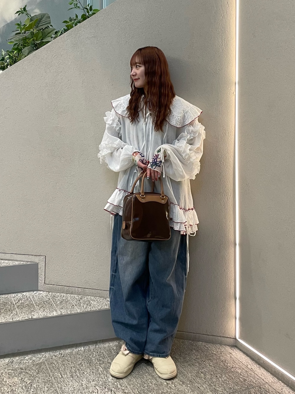 「ciaopanic、チャオパニック、春、春コーデ、春服、春カラー、今日のコーデ、着回しコーデ、ootd、大人ガーリー、オトナカワイイ、休日、カジュアルガーリー、ガーリーコーデ、ガーリー」｜「HELLO.SANFRANCISCOの【HELLO.SANFRANCISCO/ハローサンフランシスコ】ハンドペイントプリントシアーTEE（Tシャツ/カットソー、ホワイト系）」を使った、つぐみさん（レディース・162cm）の冬コーディネートの1枚目の写真