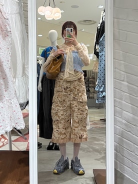 「CIAOPANIC（チャオパニック）のデジカモレースクロップドカーゴパンツ（その他パンツ、ブラウン系）」を使った、つぐみさん（レディース・162cm）の夏コーディネート