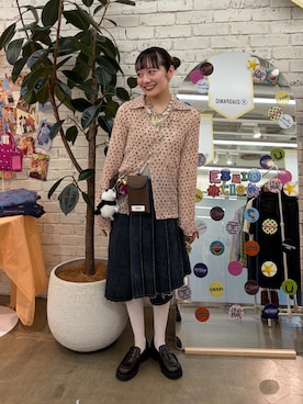 「CIAOPANIC（チャオパニック）のぽこぽこポップコーンスキッパーシャツ（シャツ/ブラウス、ピンク系）」を使った、つぐみさん（レディース・162cm）の春コーディネート