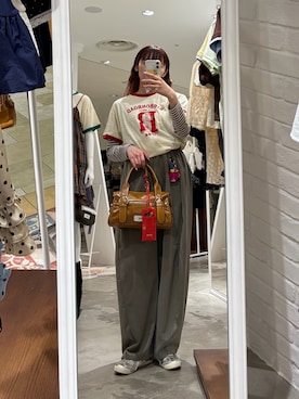 「CIAOPANIC（チャオパニック）のプリントリンガーロゴTシャツ（Tシャツ/カットソー、レッド系）」を使った、つぐみさん（レディース・162cm）の夏コーディネート