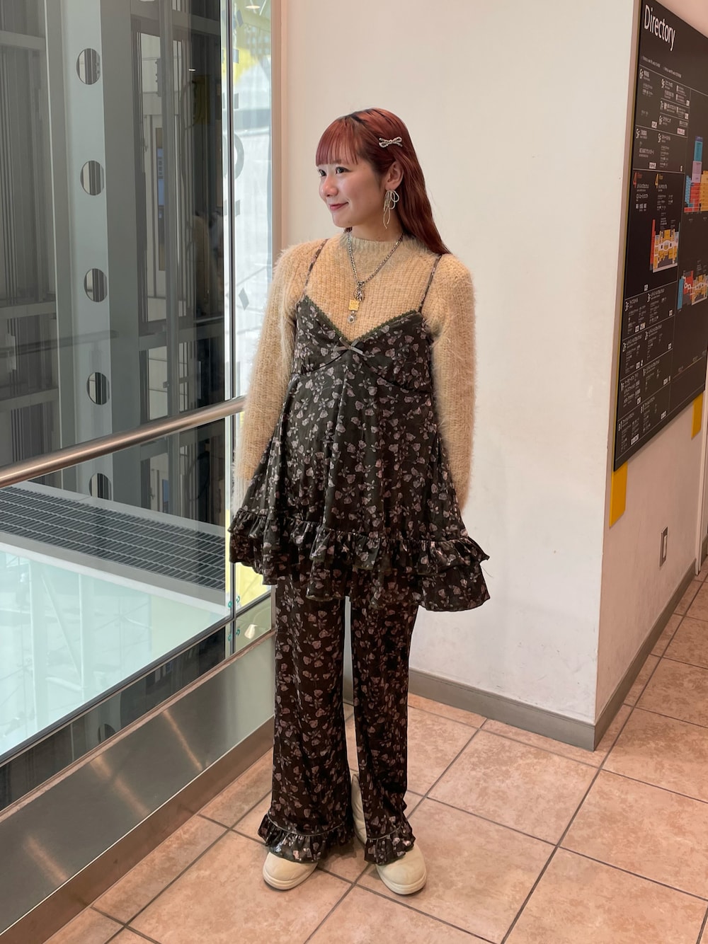 「ciaopanic、チャオパニック、大人コーデ、休日スタイル」｜「CIAOPANICのカラーシャギーラグランニット（ニット/セーター、ホワイト系）」を使った、つぐみさん（レディース・162cm）の冬コーディネートの1枚目の写真