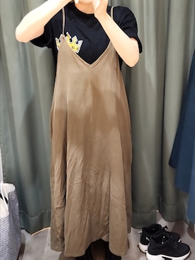 「AZUL（アズール）のアイテム（ジャンパースカート）」を使った、つばめさん（レディース・150cm）の夏コーディネート