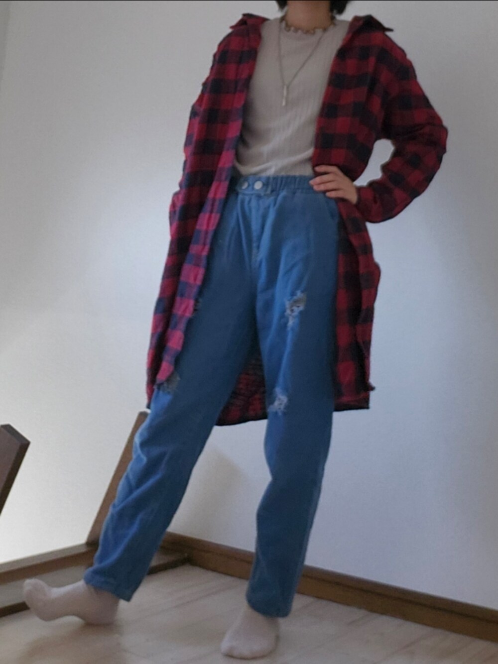 「今日のコーデ、デニムパンツ、チュニックシャツ、シンプルコーデ、低身長コーデ、チェックシャツ」｜「no brandのアイテム（デニムパンツ、ブルー系）」を使った、つばめさん（骨格ナチュラル・レディース・150cm）の春コーディネートの1枚目の写真