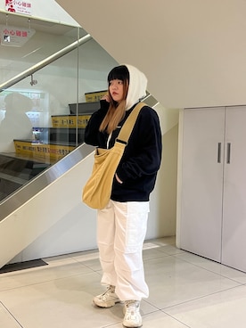 「GU（ジーユー）のアイテム（パンツ、ホワイト系）」を使った、yuzuhi0322さん（レディース・151cm）の秋コーディネート