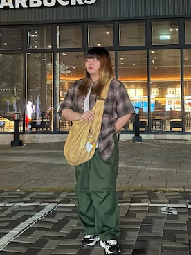 「MONO-MART（モノマート）の【retock's】ニュースペーパーバッグ ヴィンテージライクゴールドDカン付 ビッグキャンバスショルダー（ショルダーバッグ、ベージュ系）」を使った、yuzuhi0322さん（レディース・151cm）の秋コーディネート