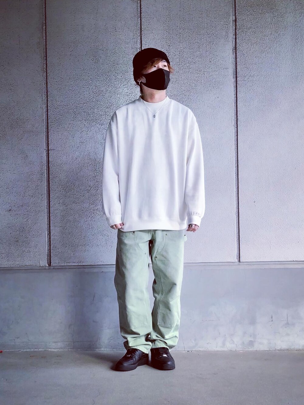 「スウェット、ペインターパンツ、ワイドパンツ、冬コーデ、大人カジュアル、休日スタイル、クリスマスに着たい服、マイベストコーデ2022、きれいめカジュアル、ビッグシルエット、confirm、NIKE、carhartt、Calvin Klein、いいね、save、フォローお願いします🤑」｜「Confirmのルーズオーバーサイズスウェット【Confirm】（スウェット、ホワイト系）」を使った、まーくんさん（メンズ・177cm）の冬コーディネートの1枚目の写真