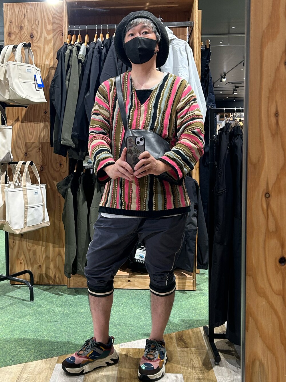 「glambのBrushed Knit Beret / ニットベレー（ハンチング/ベレー帽、ブラック系）」を使った、たろじゅんさん（メンズ・168cm）の春コーディネートの1枚目の写真
