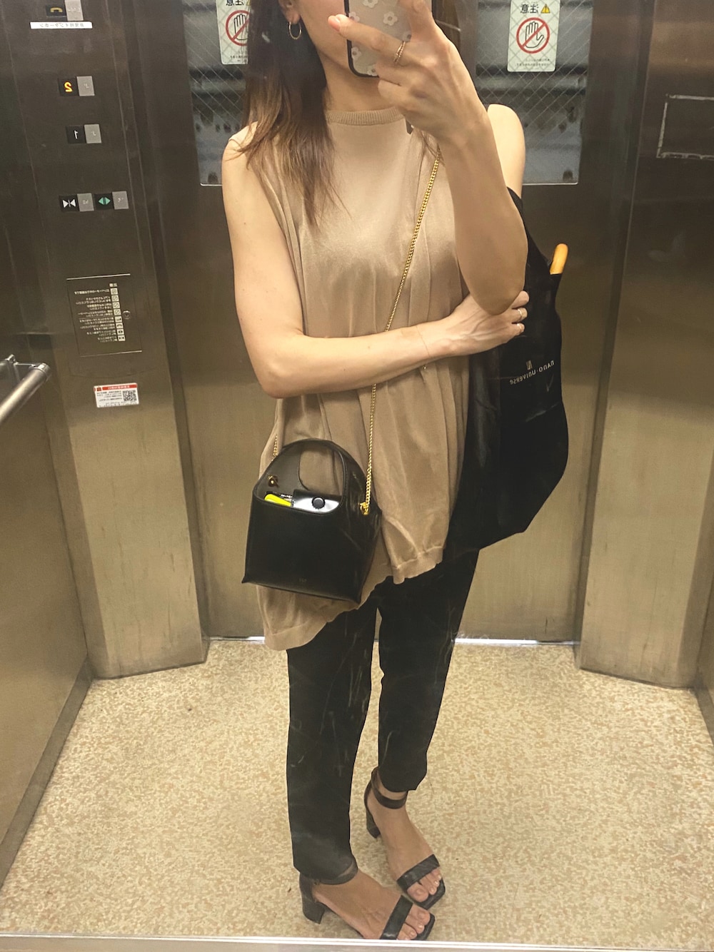 TOV BRIDGE POCHETTE チェーンショルダーバッグを使った人気 