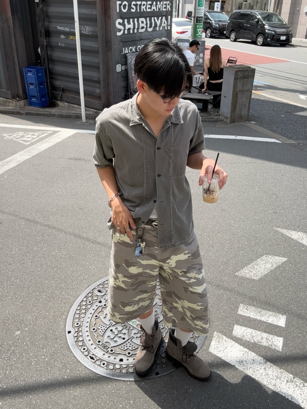 「最近のいい感じコーデ、メンズファッション、休日コーデ、夏、夏コーデ、古着MIX、カジュアル、カジュアルコーデ、ストリート、ストリートコーデ、ootd、outfit、迷彩、シャツスタイル」｜「Timberlandのメンズ ティンバーランド クラシック 6インチ ウォータープルーフ ブーツ - キャッスルロック（ブーツ、グレー系）」を使った、ゆうとさん（メンズ・183cm）の春コーディネートの1枚目の写真