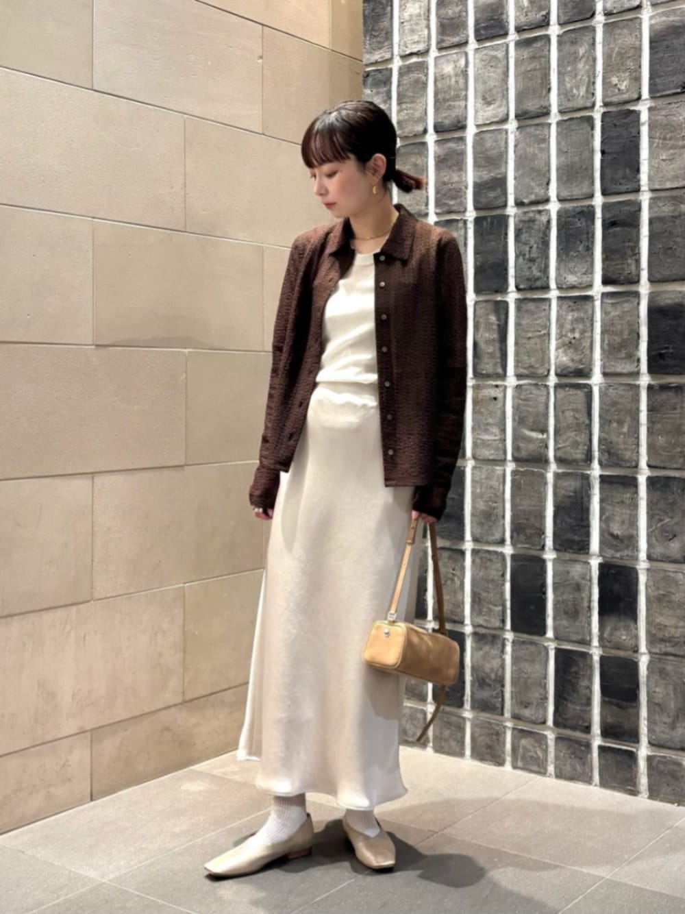 「ベーシック/トラッド、モード、トレンド、リラックススタイル、骨格ナチュラル、骨格ウェーブ、BEAUTY&YOUTH UNITED ARROWS、フェミニン」｜「BEAUTY&YOUTH UNITED ARROWSのコンパクト テレコカットソープルオーバー -2WAY-（Tシャツ/カットソー、ホワイト系）」を使った、umemuraさん（レディース・158cm）の春コーディネートの1枚目の写真
