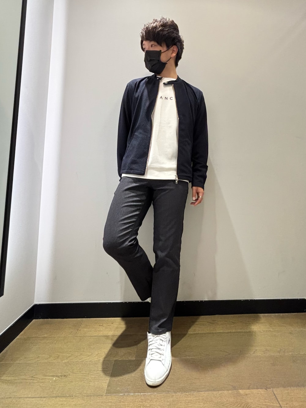 「春、春コーデ、ブルゾン、ロンT、ロゴT、イージーパンツ、カジュアル、カジュアルコーデ、オトナカジュアル、大人カジュアル、大人コーデ、休日スタイル、お出かけコーデ、デート、abahouse」｜「ABAHOUSE GRAYの【BLANCHE】ベアポンチ ロゴ 長袖Tシャツ（Tシャツ/カットソー、ホワイト系）」を使った、kentaさん（メンズ・165cm）の春コーディネートの1枚目の写真