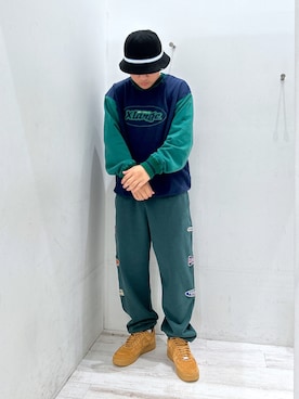 「XLARGE（エクストララージ）のRETRO CREW NECK SWEAT（スウェット、グリーン系）」を使った、田中翔太郎さん（メンズ・171cm）の秋コーディネート