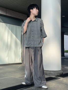 「epnok（エプノック）の箔プリントスラックス（スラックス、グレー系）」を使った、Hiromuさん（メンズ・180cm）の夏コーディネート