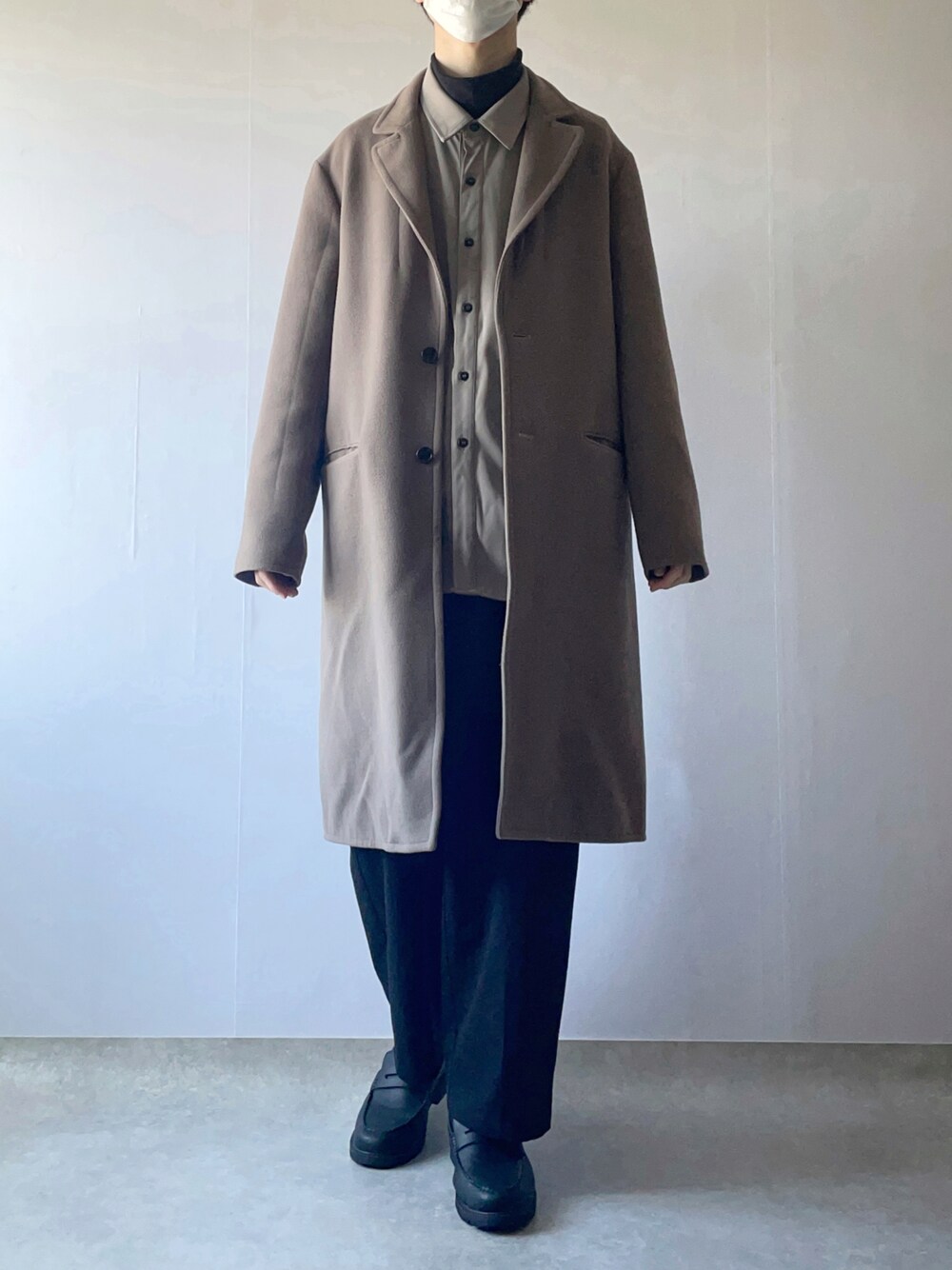 「クリスマスに着たい服、シンプル、キレイめ、ゆったり、着回し、コート、大学生コーデ、冬コーデ、大学生」｜「WYM LIDNMの【WYM LIDNM】PE MELTON BOX CHESTER COAT（チェスターコート、ベージュ系）」を使った、Hiromuさん（メンズ・180cm）の冬コーディネートの1枚目の写真