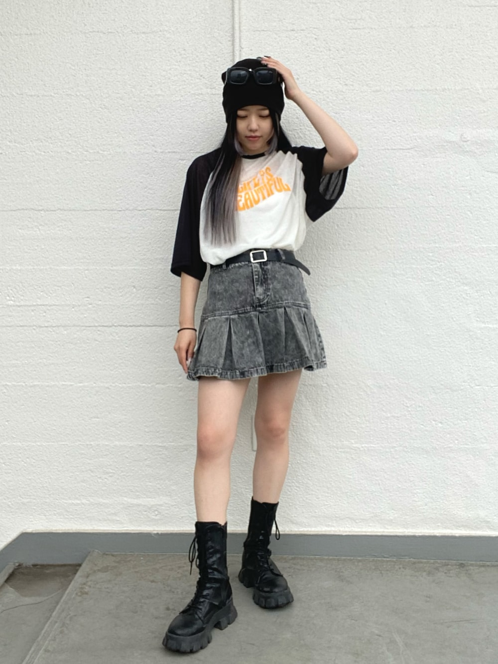 デニムボックスプリーツミニスカートを使った人気ファッション