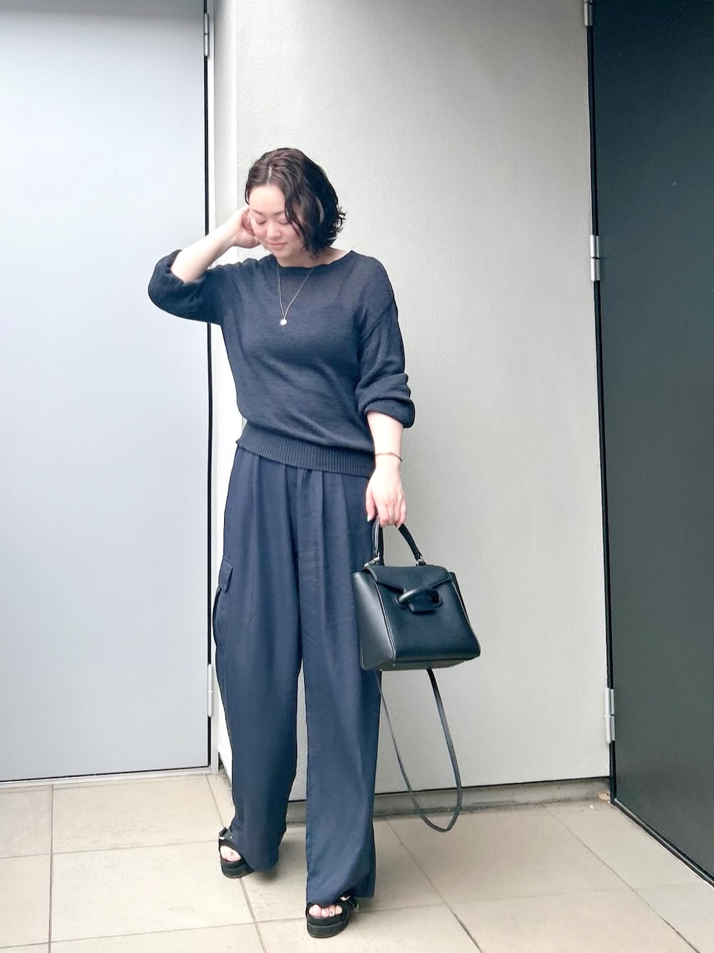 セットアップ対応】サテンカーゴパンツを使った人気ファッション