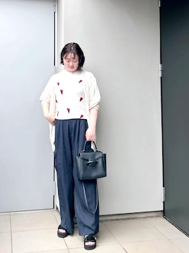 「GALLARDAGALANTE（ガリャルダガランテ）の【セットアップ対応】サテンカーゴパンツ（その他パンツ、ブルー系）」を使った、kumikoさん（レディース・165cm）の夏コーディネート