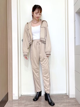 「秋トレンド2021」｜「アイテム（ジャージ）」を使った、MAIさん（レディース・165cm）の秋コーディネート