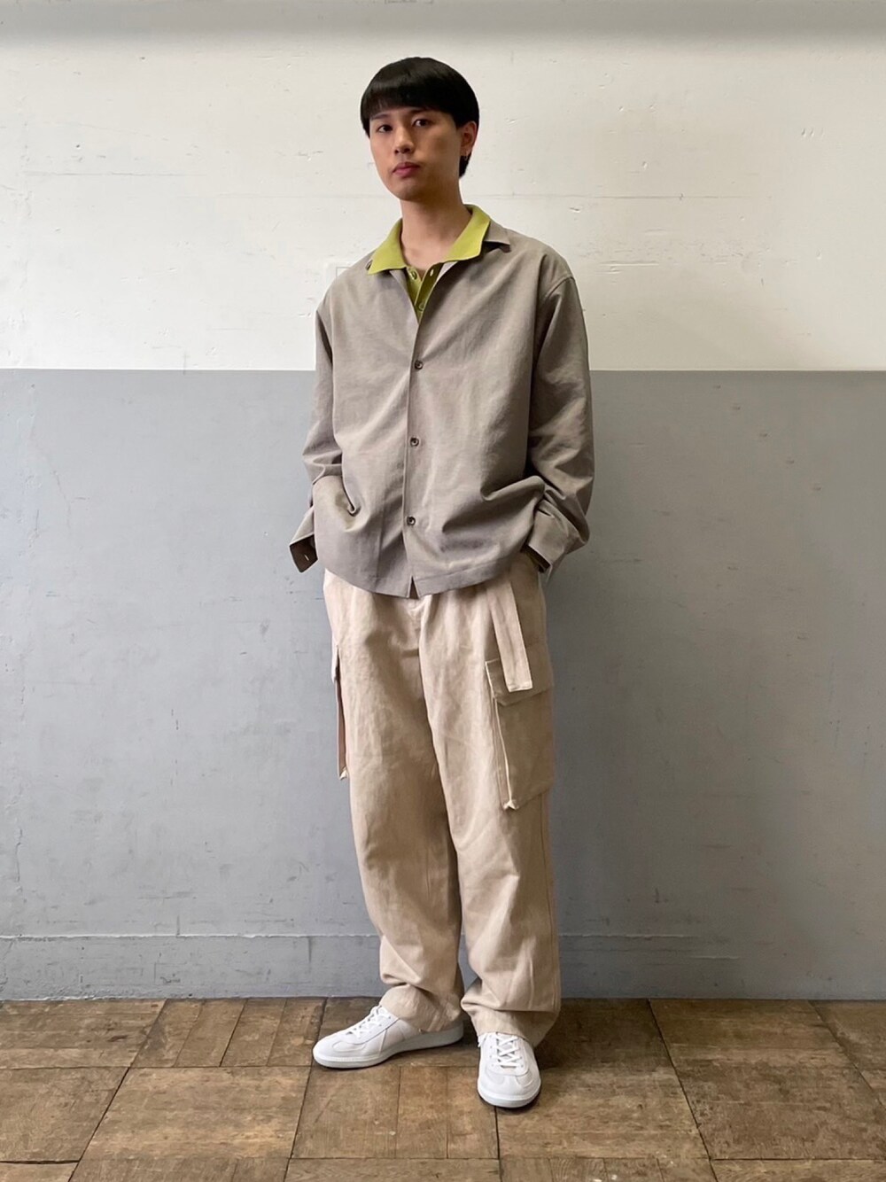 「ADAM ET ROPE'の【RIRANCHA】ワイドシルエット シャツ ジャケット/イージーケア/吸水速乾（ブルゾン、ベージュ系）」を使った、ADAM ET ROPE' HOMME STAFFさん（メンズ・169cm）の春コーディネートの1枚目の写真