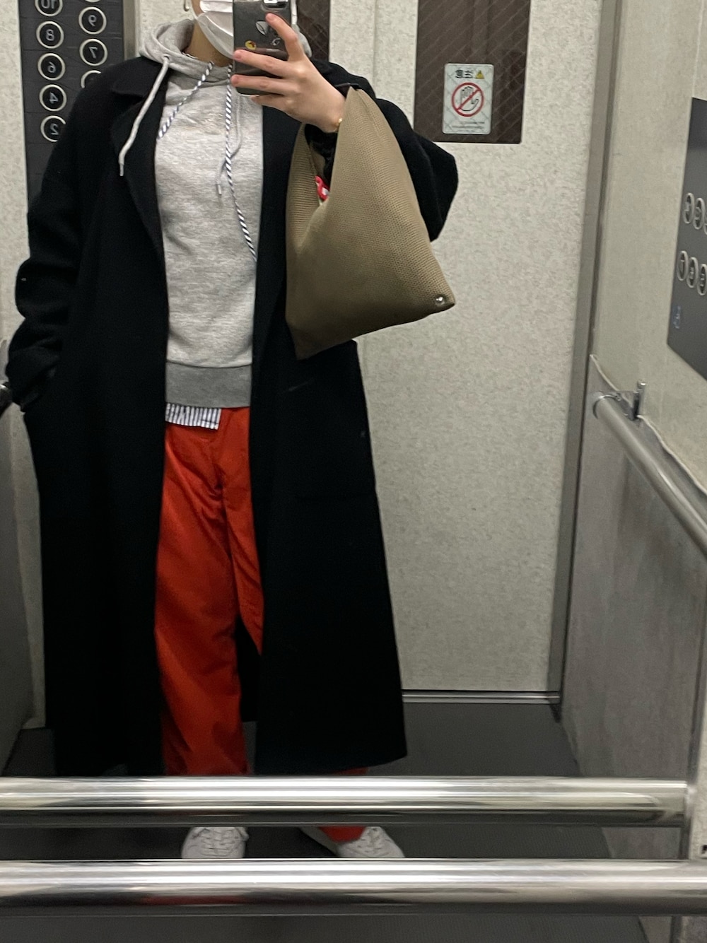 「大人カジュアル、休日コーデ、MM6、MM6 Maison Martin Margiela、Onitsuka Tiger、学生」｜「A.P.C.のアイテム（パーカー、グレー系）」を使った、ririka  さん（レディース・153cm）の春コーディネートの1枚目の写真