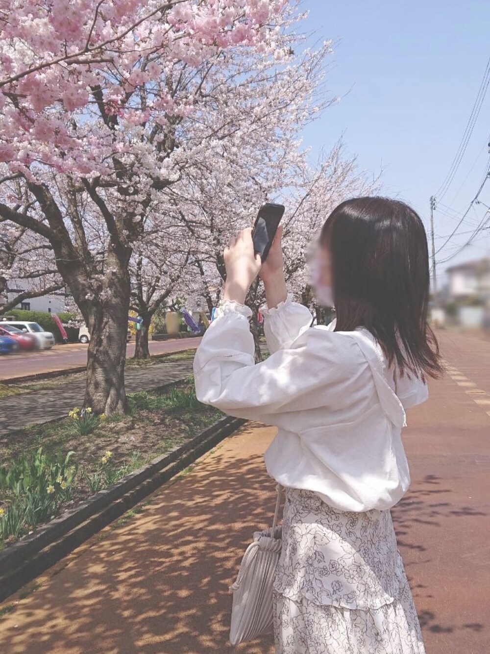 「春コーデ、SM2、LOWRYS FARM、Recandy、ホワイトコーデ、桜」｜「LOWRYS FARMのプリーツキンチャクＢＡＧ　863163（ショルダーバッグ、ホワイト系）」を使った、ちゃ。さん（レディース・162cm）の春コーディネートの1枚目の写真