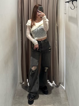 「MURUA（ムルーア）のバレルレッグクラッシュデニム（デニムパンツ、グレー系）」を使った、横幕学美さん（レディース・153cm）の春コーディネート