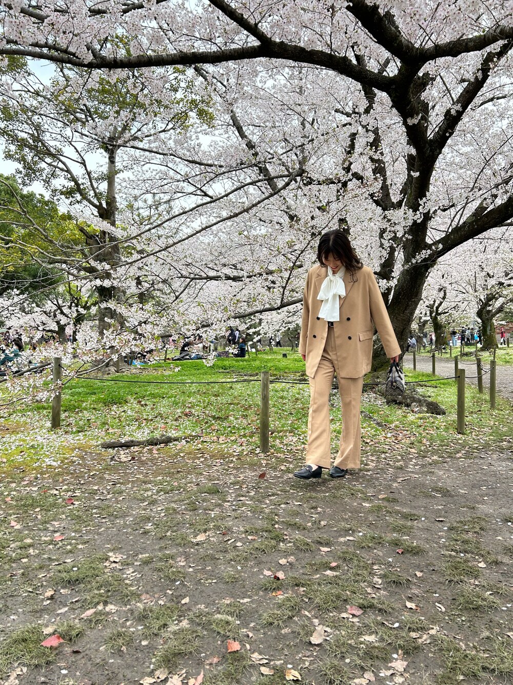 「春ファッション、大人コーデ、セットアップ、LOWRYS FARM、骨格ストレート、親友」｜「LOWRYS FARMのラナテックルーズジャケット　170761（テーラードジャケット、ベージュ系）」を使った、ちゃそさん（レディース・157cm）の春コーディネートの1枚目の写真