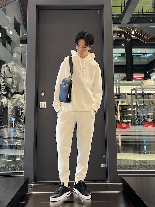 アルマーニが今1番力を入れているワッフルメッシュ製ストレッチ ジョガーパンツ アルマーニが今1番力を入れているワッフルメッシュ製ストレッチ