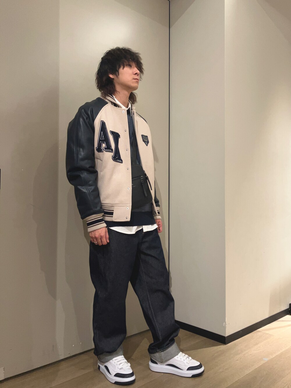 「アルマーニエクスチェンジ、AXchanger、AXchange、armaniexchange、お出かけコーデ、でにむ、デニム、スニーカー、カジュアルコーデ、休日スタイル、シャツスタイル、モヘアニット」｜「ARMANI EXCHANGEの【A|X アルマーニ エクスチェンジ】リンスウォッシュ　デニムパンツ_J72 BAGGY（デニムパンツ、ブルー系）」を使った、428さん（メンズ・173cm）の冬コーディネートの1枚目の写真