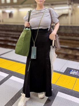「MAJESTIC LEGON（マジェスティックレゴン）のベーシックマーメイドスカート（スカート、ブラック系）」を使った、tsubasa harada    さん（レディース・151cm）の秋コーディネート