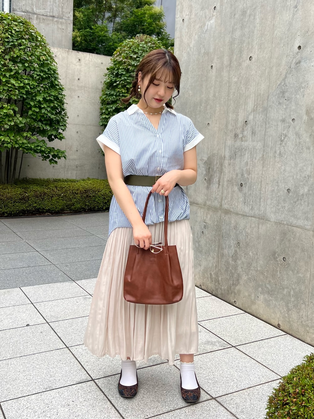 「このスタイルがお気に入り、休日コーデ、夏コーデ、サマーコーデ、ストライプシャツ、大人カジュアル、シンプルコーデ、ストライプブラウス、きれいめカジュアル、爽やかコーデ、オトナ女子、プリーツスカート、淡色コーデ、プチプラコーデ、淡色女子」｜「しまむらのアイテム（スカート、ベージュ系）」を使った、kahocoさん（骨格ストレート・レディース・161cm）の夏コーディネートの1枚目の写真