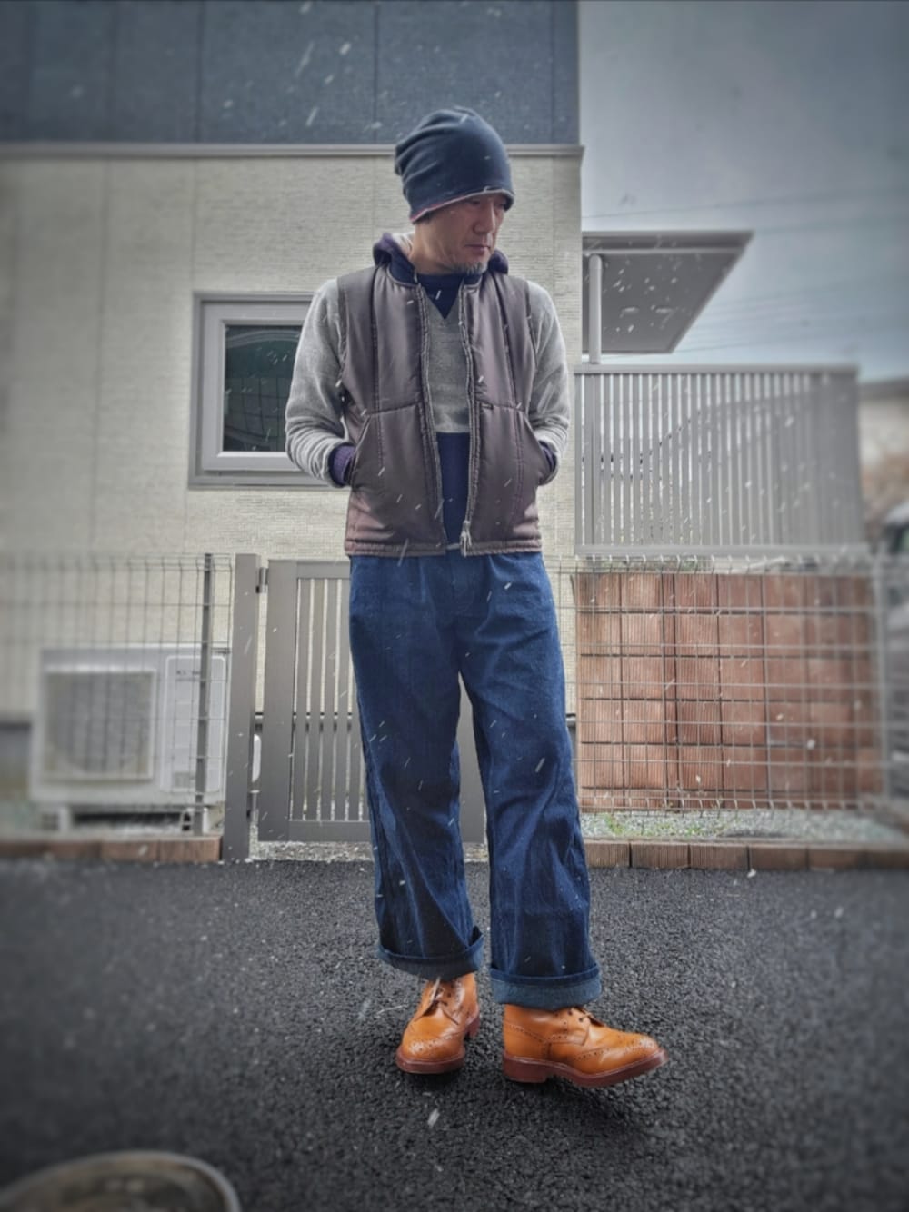 「Deluxewareのアイテム（デニムパンツ、ブルー系）」を使った、makotayouさん（メンズ・177cm）の冬コーディネートの1枚目の写真