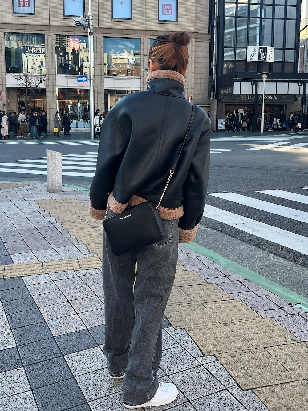 「パンツスタイル、休日スタイル、シンプルコーデ、デニムコーデ、おしゃれさんと繋がりたい、ブラック、NIKE、ブラックコーデ」｜「GUのアイテム（ジャケット/アウター、ブラック系）」を使った、nnmynさん（骨格ウェーブ・レディース・158cm）の冬コーディネートの1枚目の写真