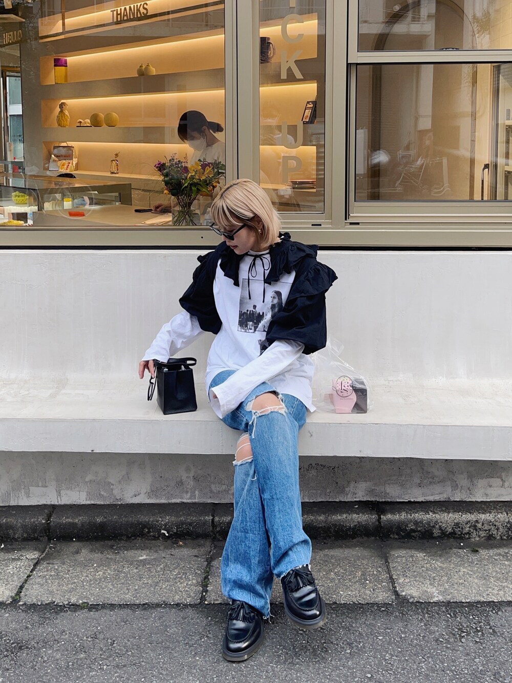 「秋のコーデ、オトナカジュアル、秋色、大人コーデ、デニムコーデ、シンプルコーデ、ローファー、Dr.Martens、ZARA、ザラ」｜「Dr. MartensのDr.Martens/ドクターマーチン タッセル ローファー 「ADRIAN Tassel Loafer」メンズ レディース（ローファー、ブラック系）」を使った、minori nemotoさん（レディース・163cm）の秋コーディネートの1枚目の写真